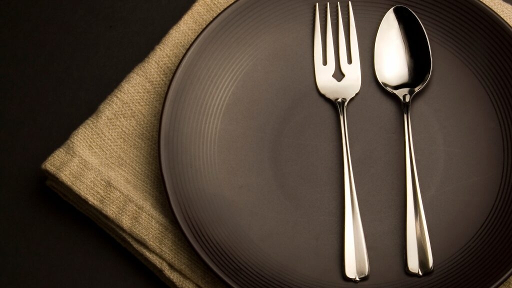 Mastering Dining Etiquette: Silverware, Chopsticks, and Rehearsal Dinner Best Practices