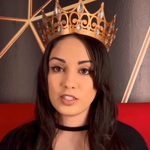 How to Make Money Thinking Big - I Manage a $70 Million Estate. Here’s What I Learned by Dez Pena The Power of Thinking Big If you are not thinking big, you are doing a disservice to yourself, your future family, and the generations that follow. Playing small not only limits your personal success but also restricts the impact you can make on the world.