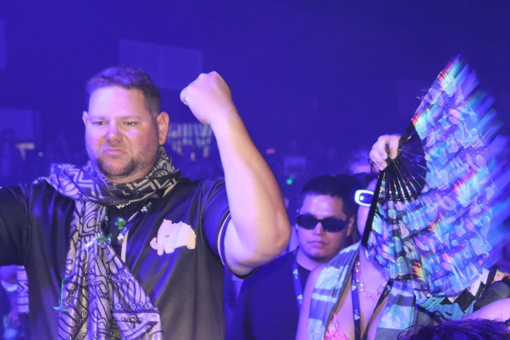 crowd from wooli at rawhide