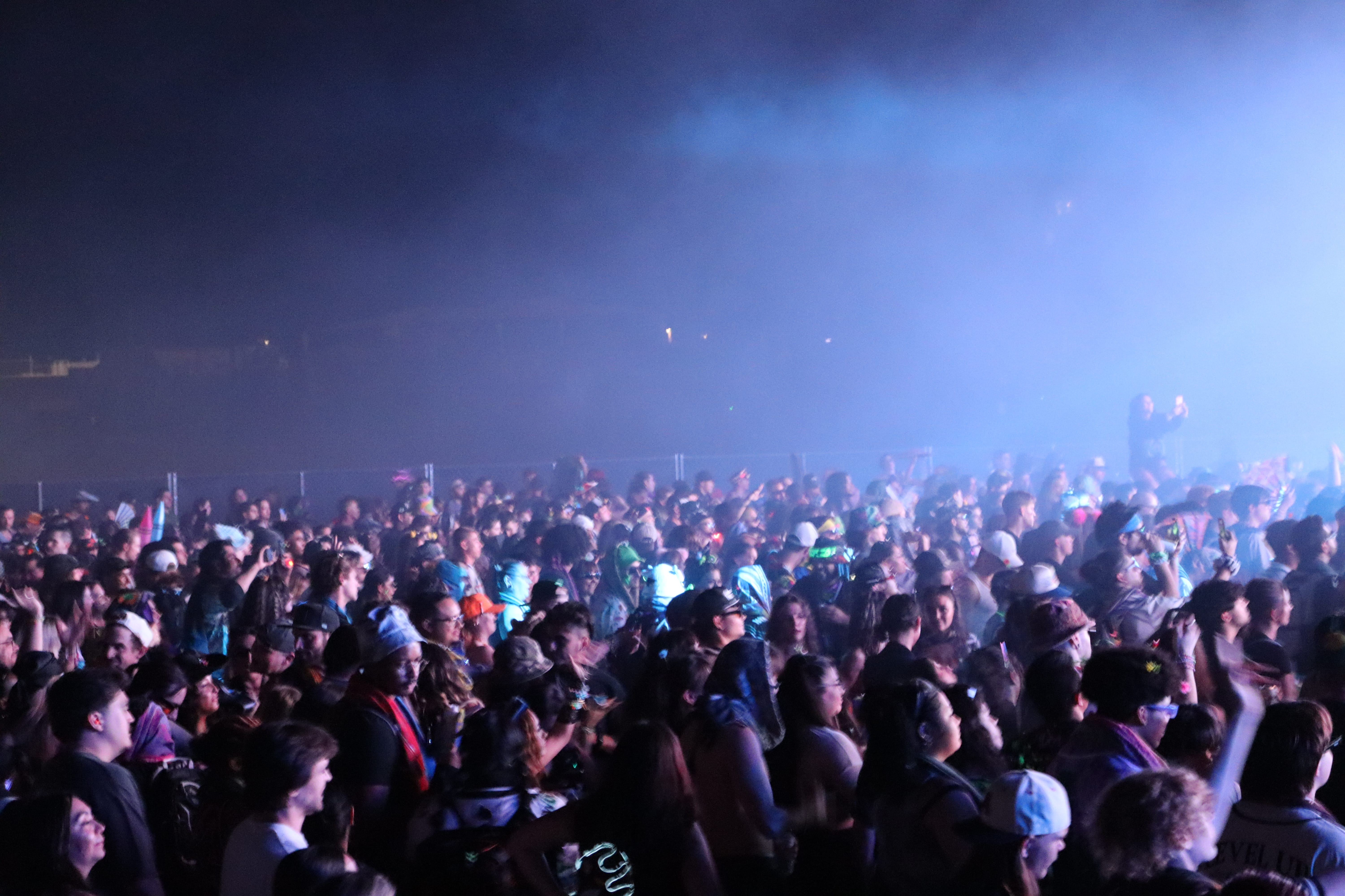 Crowd and production during a Wooli set