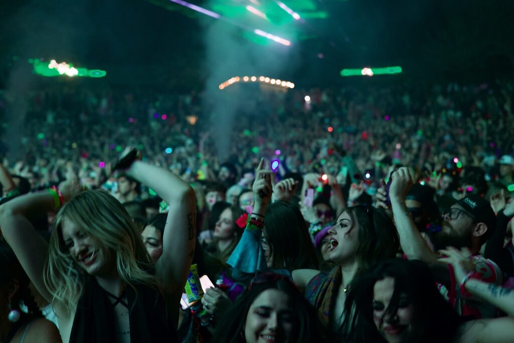 shot4levity Levity brought their full-scale LASERSHIP production to Arizona for a completely sold-out night at Mesa Amphitheatre. From the moment the lights went down, it was clear the trio came prepared to deliver an unforgettable experience.