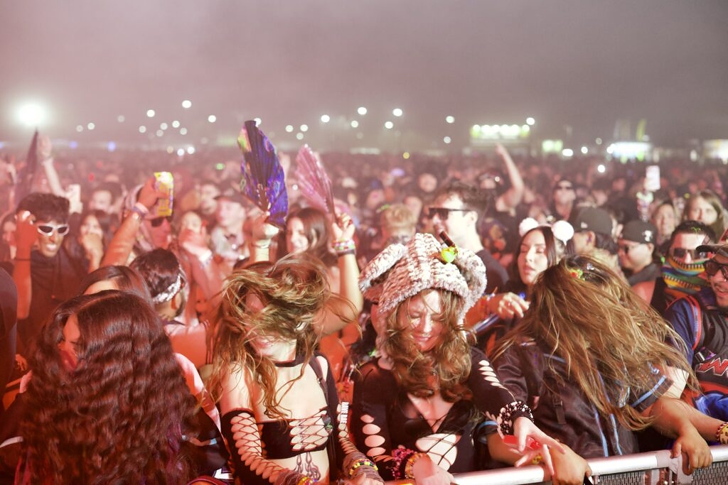 shot4 System Overload touched down at Rawhide Event Center in Chandler, Arizona, and immediately felt like something that wasn’t designed to “try out” a concept, but to launch it. Ticket sales clearly landed in the strong category, and Relentless Beats has already fueled speculation for a return, with founder Thomas Turner replying to fans on Instagram confirming plans for a Year 2. From the first hour on Friday to the final moments on Saturday, System Overload proved there’s real demand for a bass-only weekend that’s staged like a top-tier festival.