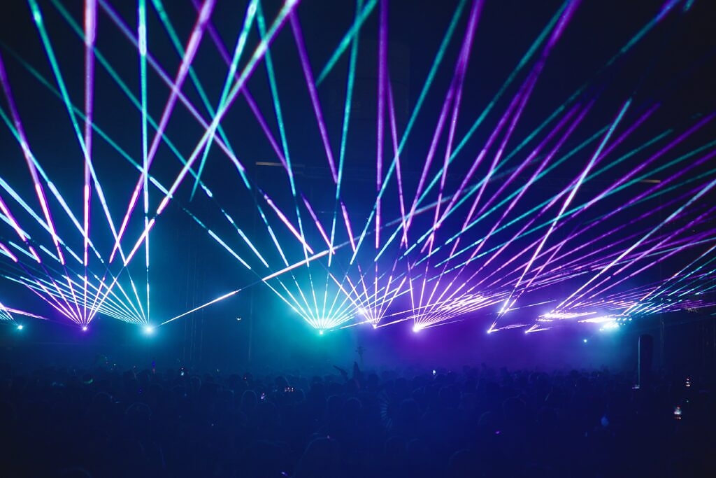 shot6 System Overload touched down at Rawhide Event Center in Chandler, Arizona, and immediately felt like something that wasn’t designed to “try out” a concept, but to launch it. Ticket sales clearly landed in the strong category, and Relentless Beats has already fueled speculation for a return, with founder Thomas Turner replying to fans on Instagram confirming plans for a Year 2. From the first hour on Friday to the final moments on Saturday, System Overload proved there’s real demand for a bass-only weekend that’s staged like a top-tier festival.