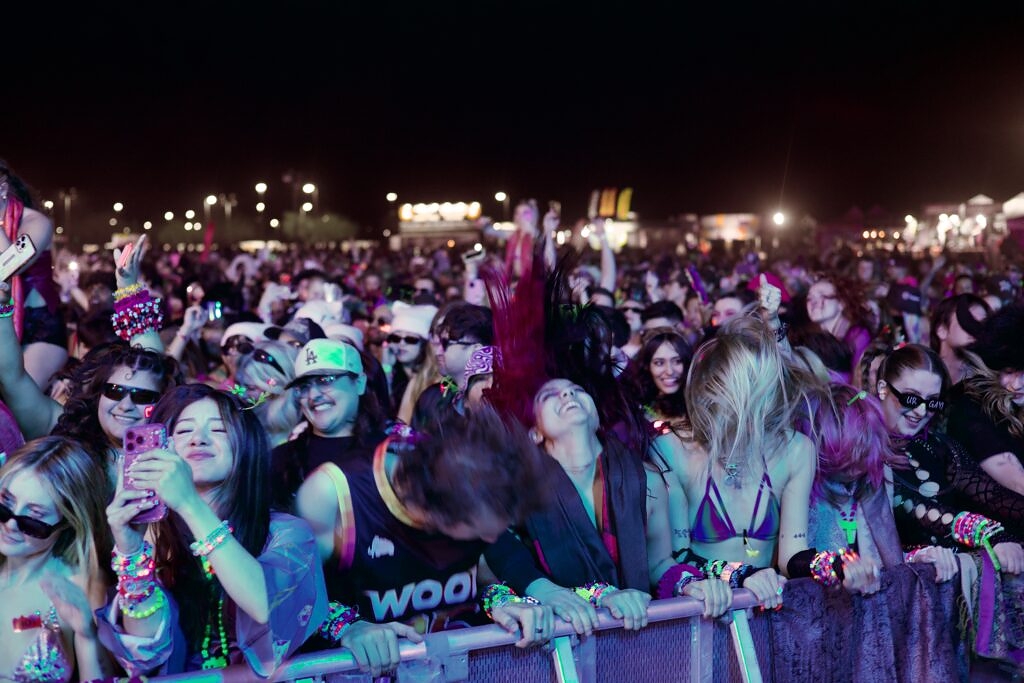 shot7 System Overload touched down at Rawhide Event Center in Chandler, Arizona, and immediately felt like something that wasn’t designed to “try out” a concept, but to launch it. Ticket sales clearly landed in the strong category, and Relentless Beats has already fueled speculation for a return, with founder Thomas Turner replying to fans on Instagram confirming plans for a Year 2. From the first hour on Friday to the final moments on Saturday, System Overload proved there’s real demand for a bass-only weekend that’s staged like a top-tier festival.