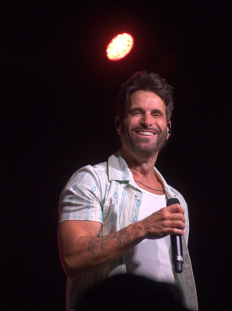 1011356 Parmalee knows how to keep a crowd involved. During the band’s performance at Harold’s Cave Creek Corral over the weekend, the country group moved comfortably between its own music and familiar hits from across the radio dial, giving the audience plenty of reasons to sing along.