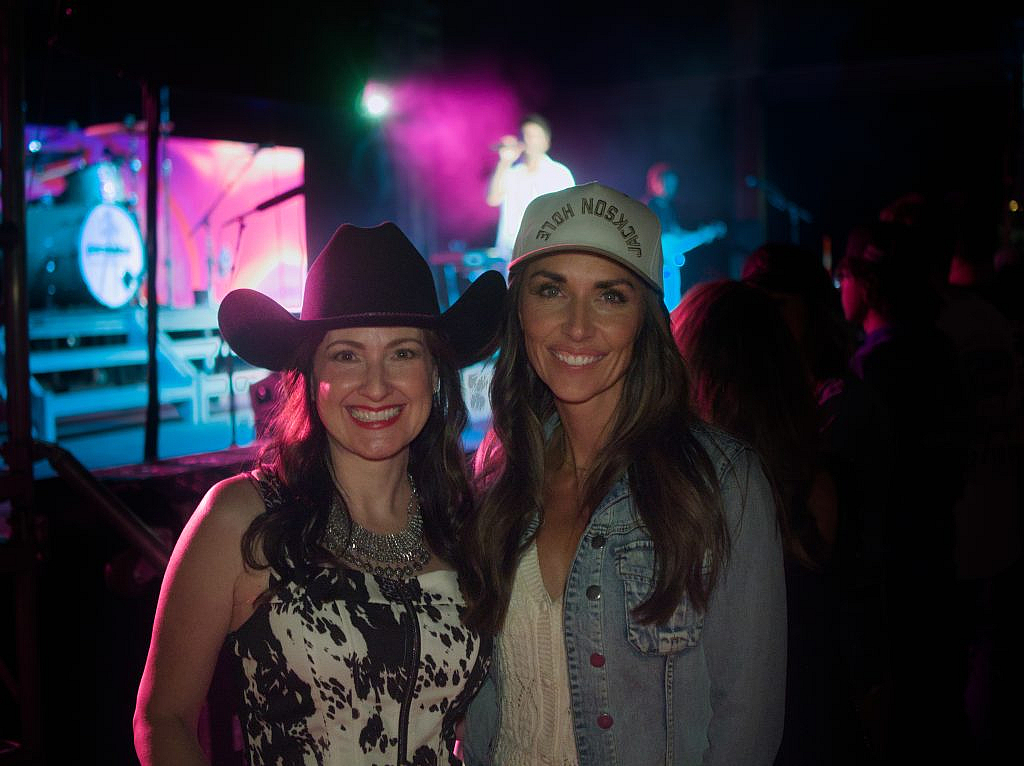 1011399 Parmalee knows how to keep a crowd involved. During the band’s performance at Harold’s Cave Creek Corral over the weekend, the country group moved comfortably between its own music and familiar hits from across the radio dial, giving the audience plenty of reasons to sing along.